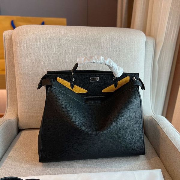 men shoulder bag briefcase handbag lage tote bags fashion soft grain genuine leather silver hardware eye decoration removable shoulder strap
men shoulder bag briefcase handbag lage tote bags fashion soft grain genuine leather silver hardware eye decoration removable shoulder strap
