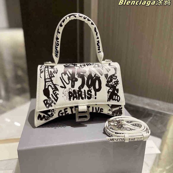 2022 designer women's bags hourglass graffiti mini xs fashion leather single balencalgas shoulder messenger
2022 designer women's bags hourglass graffiti mini xs fashion leather single balencalgas shoulder messenger