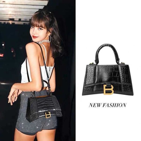 designer luxury womens bag balencigas handbag b-shaped paris single shoulder messenger fashion square gift shoulder oblique span versatile h
designer luxury womens bag balencigas handbag b-shaped paris single shoulder messenger fashion square gift shoulder oblique span versatile h