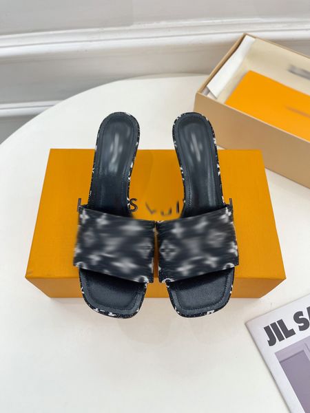summer beach fashion womens lazy low heeled slippers leather letter cartoon metal canvas large 35-40 -052, Black
summer beach fashion womens lazy low heeled slippers leather letter cartoon metal canvas large 35-40 -052, Black