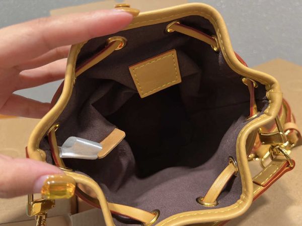shoulder bags 2022 new fashion casual one cross body nano mini drawstring bucket old flower handbag girl
shoulder bags 2022 new fashion casual one cross body nano mini drawstring bucket old flower handbag girl