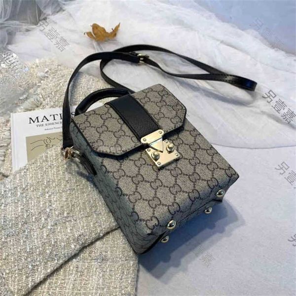 59% off shoulder bags on sell double printing portable messenger mobile phone one small square
59% off shoulder bags on sell double printing portable messenger mobile phone one small square