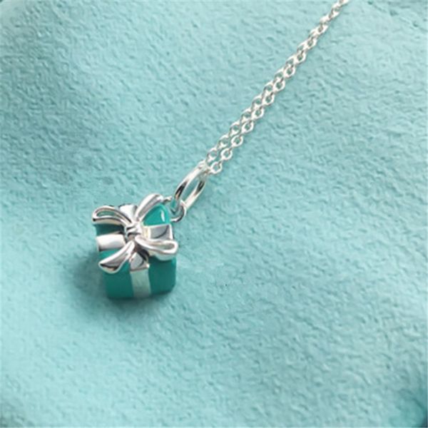 blue original box new 100% 925 silver pendant female jewelry exquisite craftmanship offical logo classic blue heart-shaped pendants of women
blue original box new 100% 925 silver pendant female jewelry exquisite craftmanship offical logo classic blue heart-shaped pendants of women