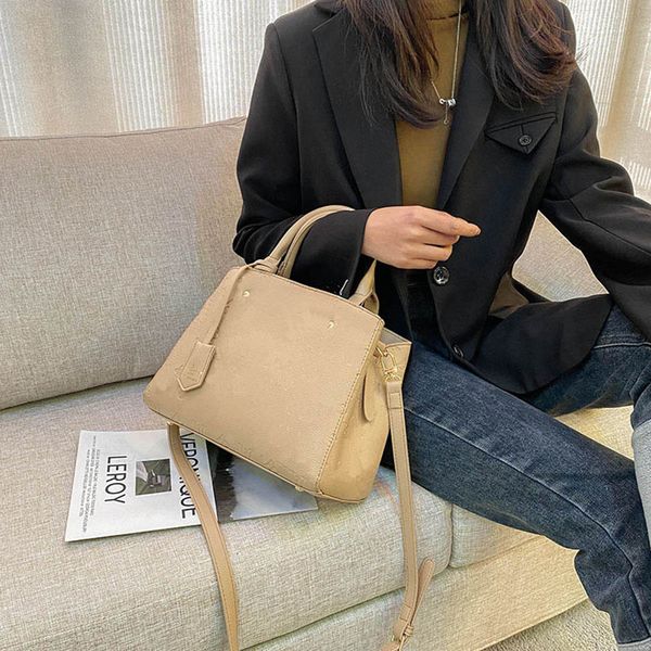 designer bag tote handbag luxury brand imitation embossed tassel handbags fashion classic solid color large capacity messenger bag totes
designer bag tote handbag luxury brand imitation embossed tassel handbags fashion classic solid color large capacity messenger bag totes