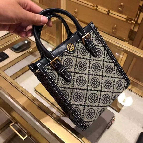 designers bags women shoulder bag torysbirch handbag messenger totes fashion tb women's bag 2022 new music score canvas portable cross
designers bags women shoulder bag torysbirch handbag messenger totes fashion tb women's bag 2022 new music score canvas portable cross