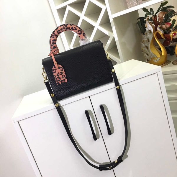 highh qualityy fashion luxurys shoulder bag onthego medium tote women designers handbags by the pool monograms embossing messenger designeri, Red;black
highh qualityy fashion luxurys shoulder bag onthego medium tote women designers handbags by the pool monograms embossing messenger designeri, Red;black