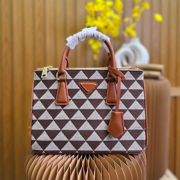 prad bag lady tote portable cross body bag single shoulder purse triangle decoration canvas internal zipper fashion clutch classic letter ta
prad bag lady tote portable cross body bag single shoulder purse triangle decoration canvas internal zipper fashion clutch classic letter ta