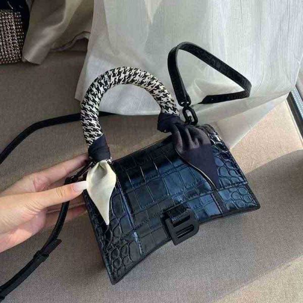 designer bag balenciga handbag high sense b home female crocodile hourglasss plain leather retro motorcycle messenger small
designer bag balenciga handbag high sense b home female crocodile hourglasss plain leather retro motorcycle messenger small