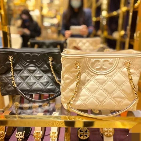 leather designer bags torysburchs original quality handbag fleming series sheepskin shopping bag large diamond stitchingsingle shoulder mes
leather designer bags torysburchs original quality handbag fleming series sheepskin shopping bag large diamond stitchingsingle shoulder mes