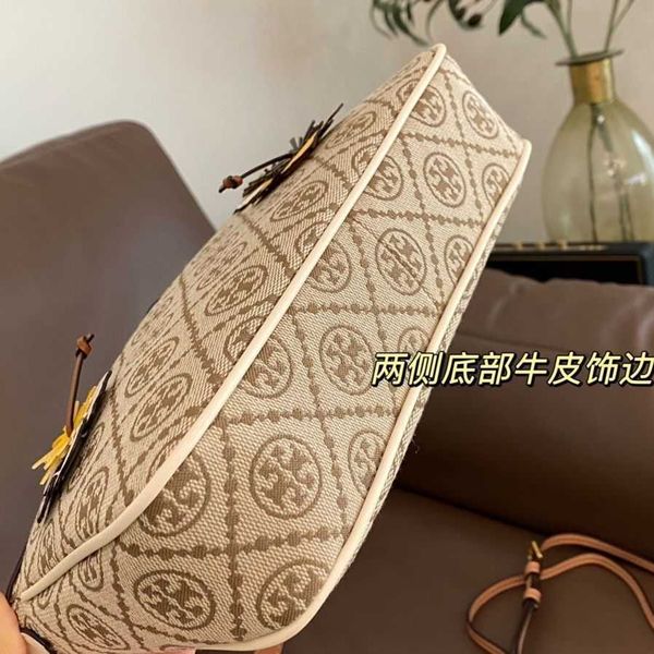 fashion women bag designers bags torysbirchs leather handbags messenger bag 22 year old cowhide flower moon bag single shoulder women's
fashion women bag designers bags torysbirchs leather handbags messenger bag 22 year old cowhide flower moon bag single shoulder women's