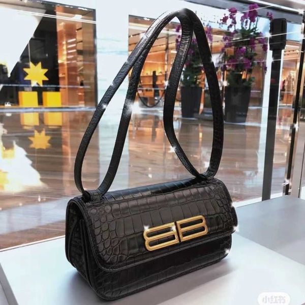 designer luxury womens bag balencigas handbag b-shaped paris single shoulder messenger fashion square gift shoulder oblique span versatile h
designer luxury womens bag balencigas handbag b-shaped paris single shoulder messenger fashion square gift shoulder oblique span versatile h