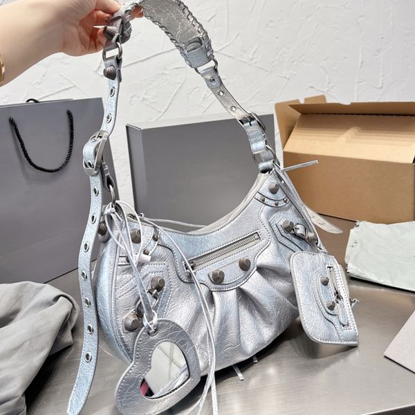 half moon bag shoulder bags pleated lambskin black handbags fashion women crossbody purse zipper closure make old metal adjustable strap sma
half moon bag shoulder bags pleated lambskin black handbags fashion women crossbody purse zipper closure make old metal adjustable strap sma