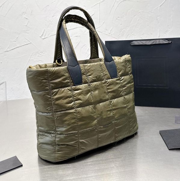 autumn winter cotton shopping bag totes designer lightweight large capacity metal logo handbag womens fashion portable commuting handbags sh
autumn winter cotton shopping bag totes designer lightweight large capacity metal logo handbag womens fashion portable commuting handbags sh
