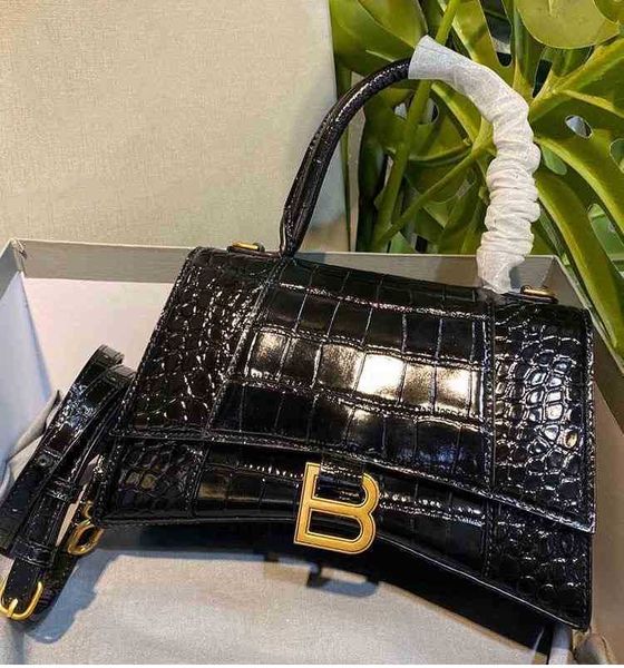 designer bag balenciga italy handbags tide crocodile leather texture hourglasss b letter versatile 2022 fashion one shoulder portable messen
designer bag balenciga italy handbags tide crocodile leather texture hourglasss b letter versatile 2022 fashion one shoulder portable messen