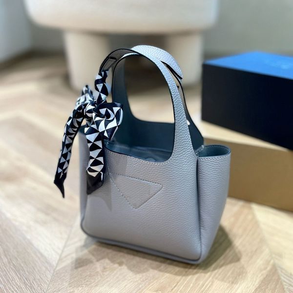 mini hobos tote vegetable basket bag genuine leather handbag purse detachable chain strap crossbody bags fashion hardware letters internal d
mini hobos tote vegetable basket bag genuine leather handbag purse detachable chain strap crossbody bags fashion hardware letters internal d