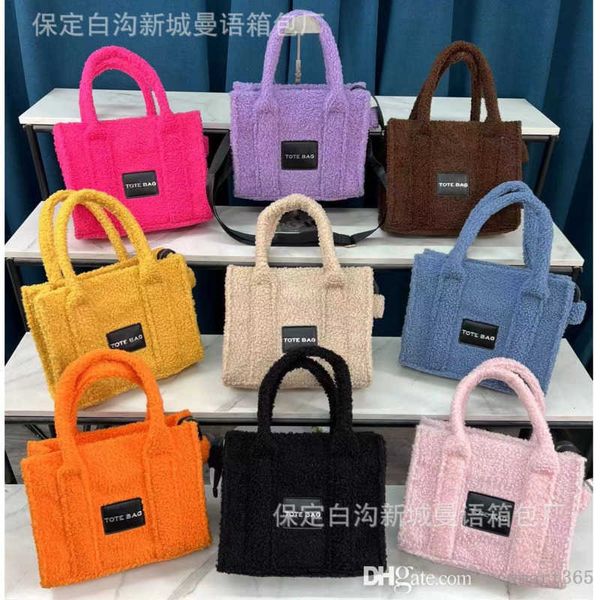2022 fall and winter plush tote bag women designer handbag popular versatile crossbody shoulder messager bags, Brown;gray
2022 fall and winter plush tote bag women designer handbag popular versatile crossbody shoulder messager bags, Brown;gray