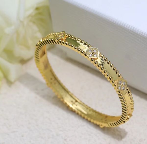 new fashion classic lucky 4/four leaf clover link chain beads bracelet stainless steel for 18k plated gold women girls wedding valentine day, Black
new fashion classic lucky 4/four leaf clover link chain beads bracelet stainless steel for 18k plated gold women girls wedding valentine day, Black