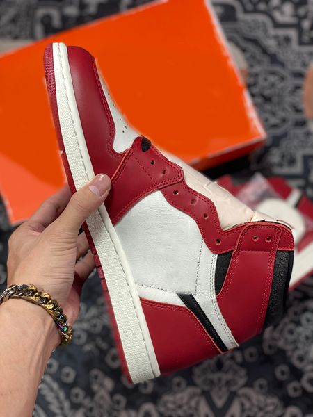 relelase authentic basketball shoes 1 high og lost found sneakers varsity red black-sail muslin retro athletic 1s chicago reimagined starfis
relelase authentic basketball shoes 1 high og lost found sneakers varsity red black-sail muslin retro athletic 1s chicago reimagined starfis