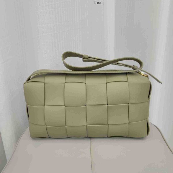 luxurious designer bottess bags venetas autumn and winter 2022 korean version new hand woven pillow cow leather square fashion shoulder wome
luxurious designer bottess bags venetas autumn and winter 2022 korean version new hand woven pillow cow leather square fashion shoulder wome