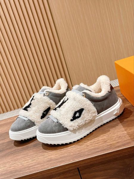 designer womens white shoes monograms flowers leather fur fluff plush shearling wool bow-shaped 3d pattern treaded rubber outsole lace-up ti
designer womens white shoes monograms flowers leather fur fluff plush shearling wool bow-shaped 3d pattern treaded rubber outsole lace-up ti