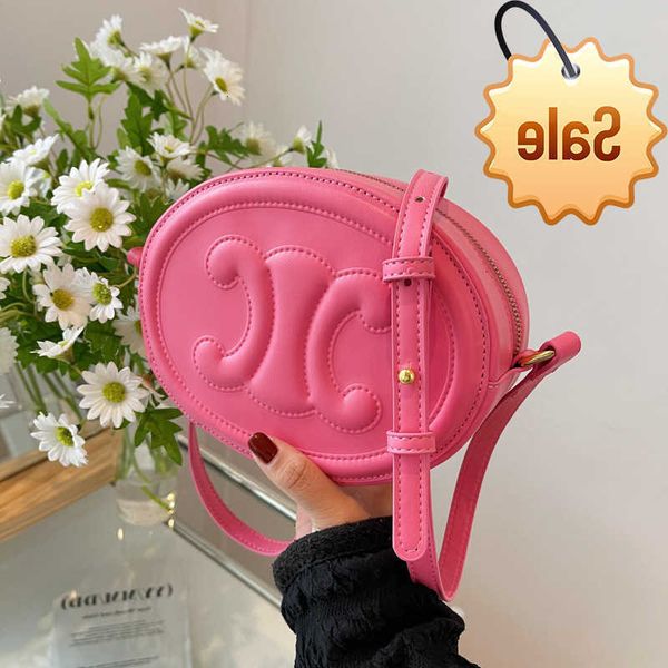 designer bags arc de triomphe pu moon cake pig nose portable 2022 new small round spring summer single shoulder msenger mobile phone bag fac
designer bags arc de triomphe pu moon cake pig nose portable 2022 new small round spring summer single shoulder msenger mobile phone bag fac