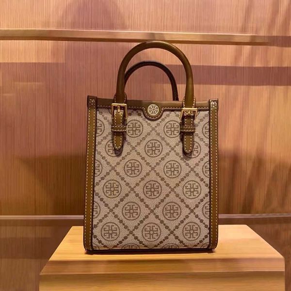 leather fashion handbag torysbirchs designer bags original quality tb women's bag 2022 new music score mini tote handheld shoulder cros
leather fashion handbag torysbirchs designer bags original quality tb women's bag 2022 new music score mini tote handheld shoulder cros
