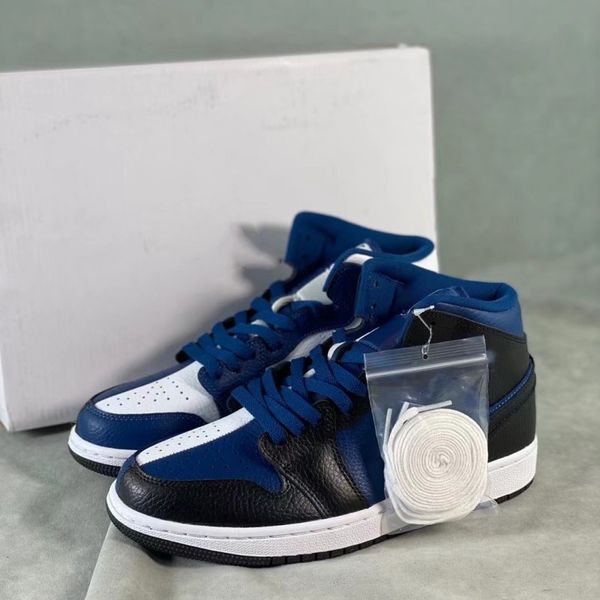 basketball shoes wmns 1s mid se split french blue 1 mid homage invert sneakers trainer with box size us5.5-12
basketball shoes wmns 1s mid se split french blue 1 mid homage invert sneakers trainer with box size us5.5-12