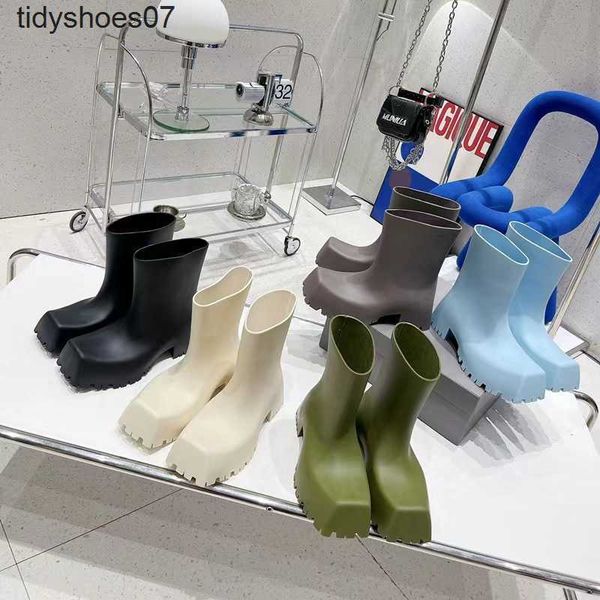 2022 designer new type b square head middle tube rain boots paris runway thick bottom anti-skid gear chelsea high sleeve short boots size 35, Black
2022 designer new type b square head middle tube rain boots paris runway thick bottom anti-skid gear chelsea high sleeve short boots size 35, Black