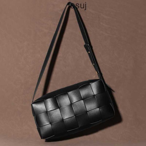 luxurious designer bottess bags venetas autumn and winter 2022 new woven pillow two layer cowhide one shoulder underarm women's
luxurious designer bottess bags venetas autumn and winter 2022 new woven pillow two layer cowhide one shoulder underarm women's