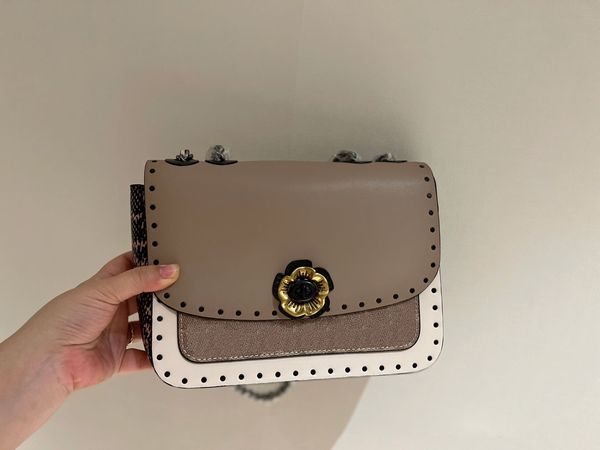 camellia chain bag luxury women shoulder bags fashion designer handbag cross body bag messenger clamshell purse 23x18cm
camellia chain bag luxury women shoulder bags fashion designer handbag cross body bag messenger clamshell purse 23x18cm