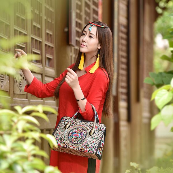 evening bags women retro handbag hand embroidery chinese ethnic style exquisite messenger bag high capacity casual shopping tote 221010
evening bags women retro handbag hand embroidery chinese ethnic style exquisite messenger bag high capacity casual shopping tote 221010
