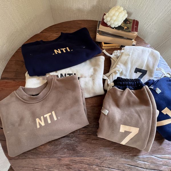 boys girls velvet warm sports clothing sets kids letter printed outfits children long sleeve sweatshirt patchwork color elastic waist pants, White
boys girls velvet warm sports clothing sets kids letter printed outfits children long sleeve sweatshirt patchwork color elastic waist pants, White