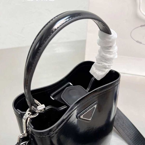 designer pra bag 2022 new model same cowhide same style one shoulder cross body handbag high-end
designer pra bag 2022 new model same cowhide same style one shoulder cross body handbag high-end