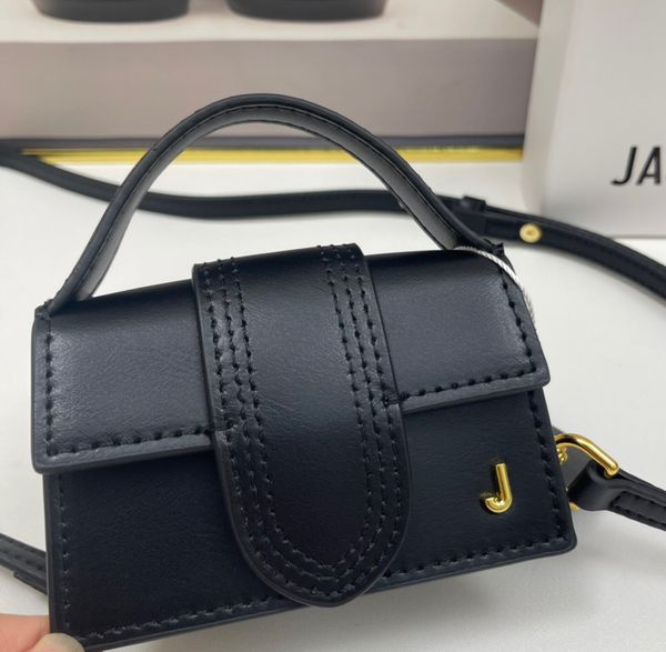 designer mini shoulder bag luxury big-name retro solid leather hardware letters ladies new handbag ins fashion multifunctional large capacit
designer mini shoulder bag luxury big-name retro solid leather hardware letters ladies new handbag ins fashion multifunctional large capacit
