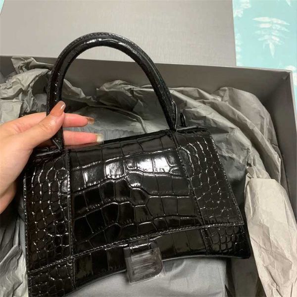 designer handbag balenciga b's hourglass bag material messenger bag single shoulder bag
designer handbag balenciga b's hourglass bag material messenger bag single shoulder bag