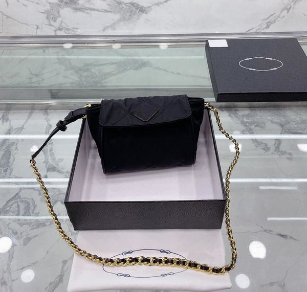 luxurys designer cross body fashion refinement triangle meenger bag solid color simple nylon chain singleshoulder luxury brand leisure walle
luxurys designer cross body fashion refinement triangle meenger bag solid color simple nylon chain singleshoulder luxury brand leisure walle