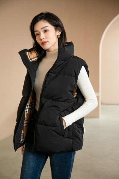 brand designer 2022 autumn down coat vest women's short zip neck warm vest coats two color splice fashion casual women, Black;white
brand designer 2022 autumn down coat vest women's short zip neck warm vest coats two color splice fashion casual women, Black;white