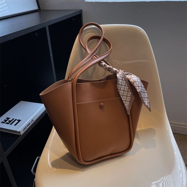 ribbon pocket design women's composite bag autumn winter new large capacity shoulder and armpit bag simple versatile slant tote
ribbon pocket design women's composite bag autumn winter new large capacity shoulder and armpit bag simple versatile slant tote