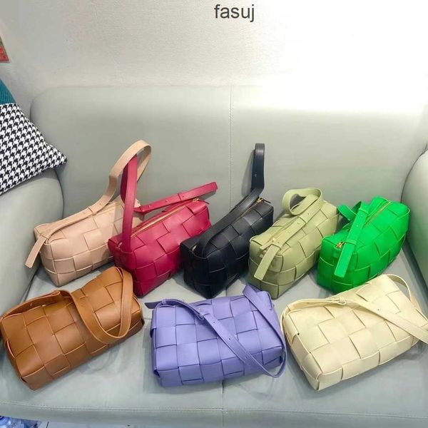 luxurious designer bottess bags venetas 2022 autumn and winter new woven leather women's advanced underarm large capacity one shoulder 
luxurious designer bottess bags venetas 2022 autumn and winter new woven leather women's advanced underarm large capacity one shoulder