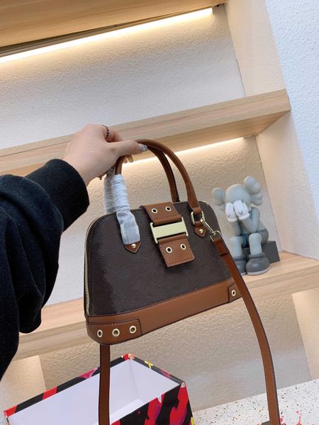 totes women luxury designer shell bags one shoulder messenger bag m41327 pu leather hobo handbag fashion shopping satchels purse envelope
totes women luxury designer shell bags one shoulder messenger bag m41327 pu leather hobo handbag fashion shopping satchels purse envelope