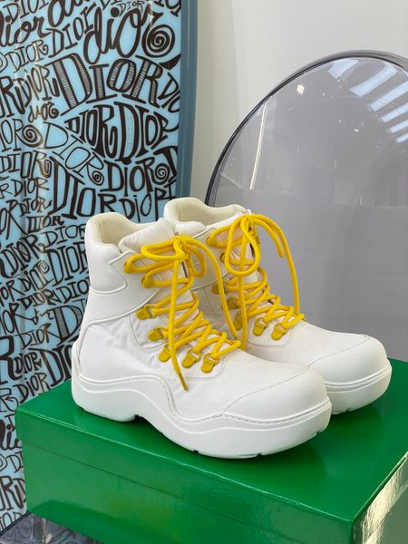 b&v2021 autumn and winter lovers' mountaineering boots anti slip tpu outsole 6cm high vamp customized original flexible waterproof nano, Black
b&v2021 autumn and winter lovers' mountaineering boots anti slip tpu outsole 6cm high vamp customized original flexible waterproof nano, Black