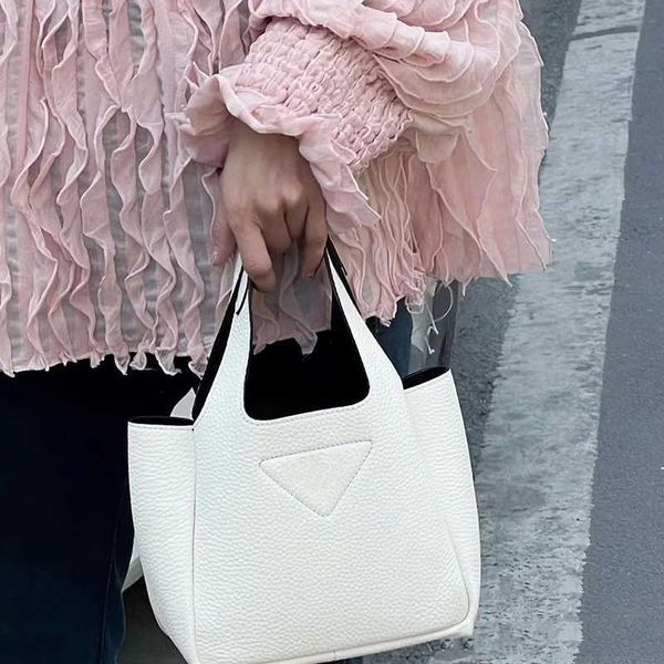 designer pra bag summer 2022 new women's mini vegetable basket portable versatile fashion tote hand carry women's bag bucket
designer pra bag summer 2022 new women's mini vegetable basket portable versatile fashion tote hand carry women's bag bucket