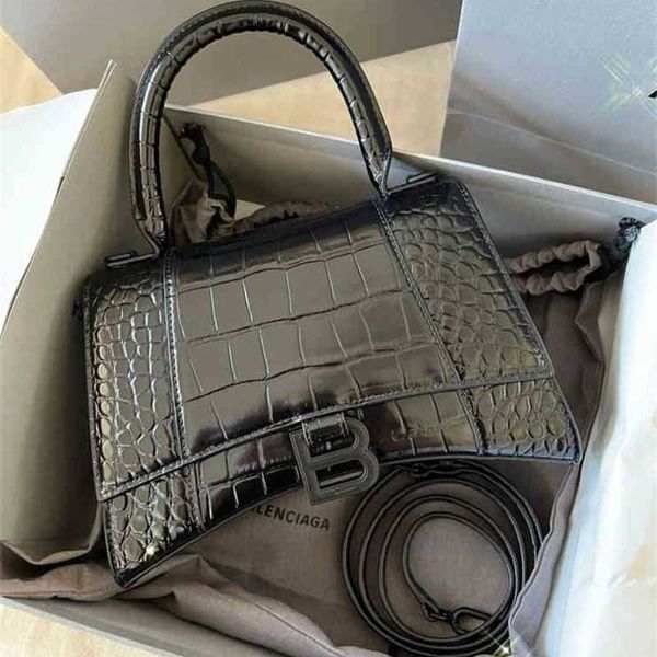 designer balencigas trendy bags same bag female 2022 star leather messenger versatile family hourglass character
designer balencigas trendy bags same bag female 2022 star leather messenger versatile family hourglass character