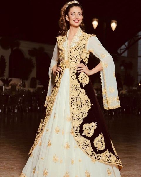 2023 albanian celebrity evening dresses formal occasion wear burgundy velvet jacket gold lace appliques long sleeves a-line floor length pro, Black;red
2023 albanian celebrity evening dresses formal occasion wear burgundy velvet jacket gold lace appliques long sleeves a-line floor length pro, Black;red