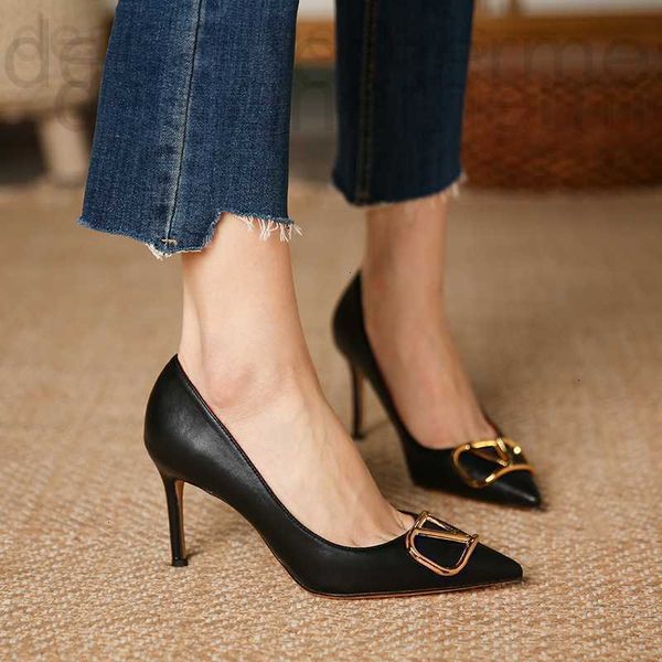 dress shoes designer 31-43 2021 new autumn pointy stiletto heels with light mouth and versatile black fashion v-button single shoes for wome
dress shoes designer 31-43 2021 new autumn pointy stiletto heels with light mouth and versatile black fashion v-button single shoes for wome