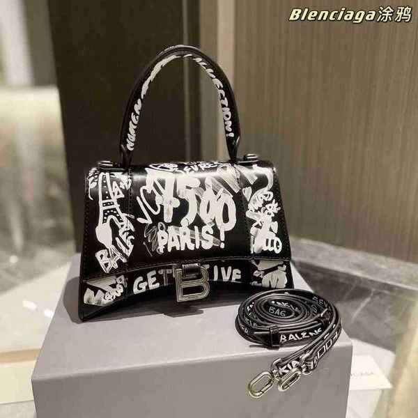 designer balencigas trendy bags 2022 star female same bag fashion versatile graffiti color home hourglass character leather messenger
designer balencigas trendy bags 2022 star female same bag fashion versatile graffiti color home hourglass character leather messenger