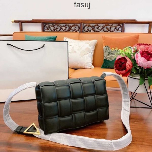 fashion ladies bottess bags venetas soft leather plaid woven boston pillow 2022 new messenger
fashion ladies bottess bags venetas soft leather plaid woven boston pillow 2022 new messenger