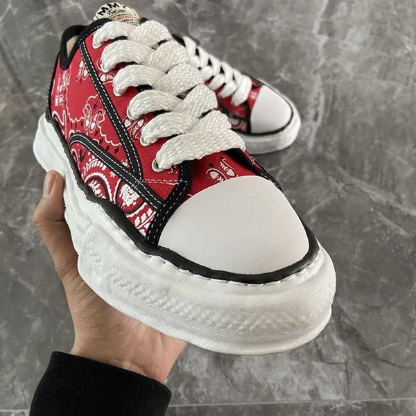 japanese fashion brand mmy bandanna print canvas shoes love mens casual board womens sneakers male 220815
japanese fashion brand mmy bandanna print canvas shoes love mens casual board womens sneakers male 220815