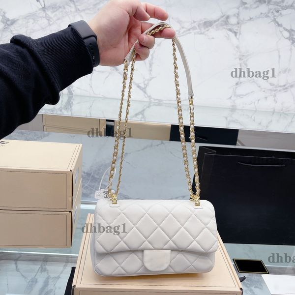 2022 women classical designer clamshell suede shoulder bag original hardware genuine leather casual artwork key card coin purse one-shoulder
2022 women classical designer clamshell suede shoulder bag original hardware genuine leather casual artwork key card coin purse one-shoulder
