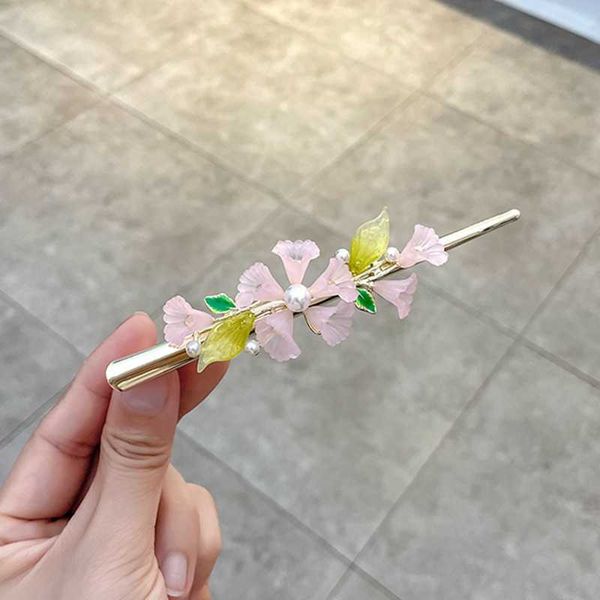 hair clips antique large cowhorn house fashion flower pearl duck bill clip style hair curling headdress, Golden;silver
hair clips antique large cowhorn house fashion flower pearl duck bill clip style hair curling headdress, Golden;silver